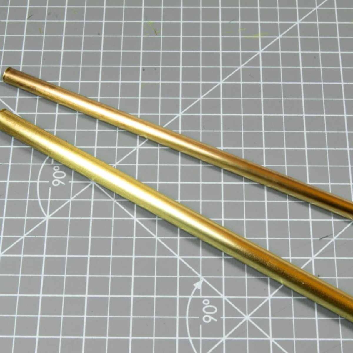 AK Interactive Dioramas BRASS PIPES 0,9mm, 5 units