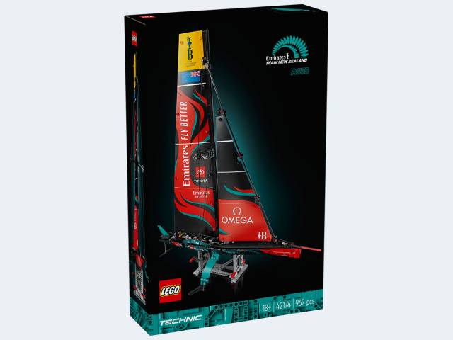 LEGO Technic Emirates Team New Zealand Rennjacht