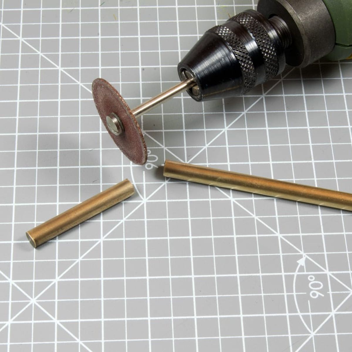 AK Interactive Dioramas BRASS PIPES 0,9mm, 5 units