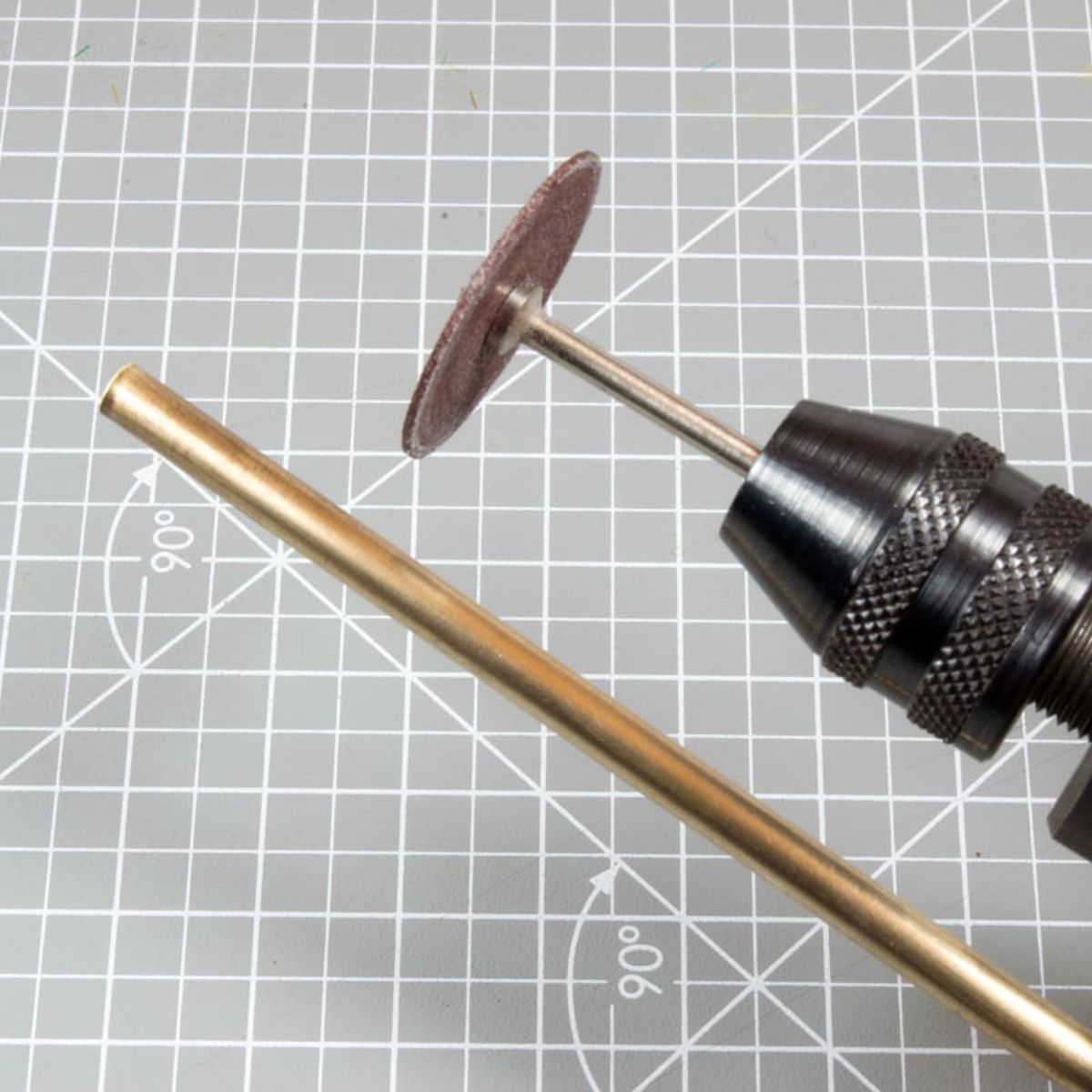 AK Interactive Dioramas BRASS PIPES 0,9mm, 5 units